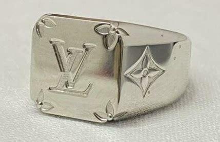 lv bague homme|bague chevalière homme.